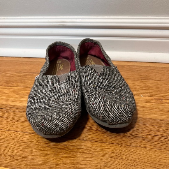 Toms Slip Ons - Picture 4 of 7